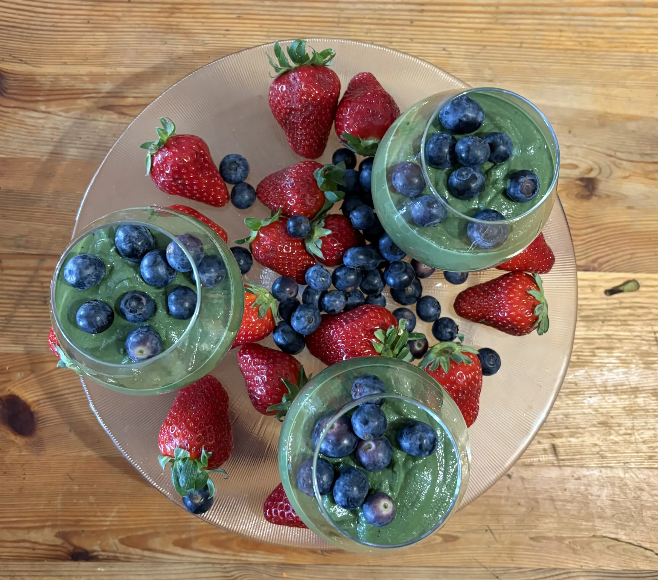 Coupes de fruits frais préparées pendant une cure